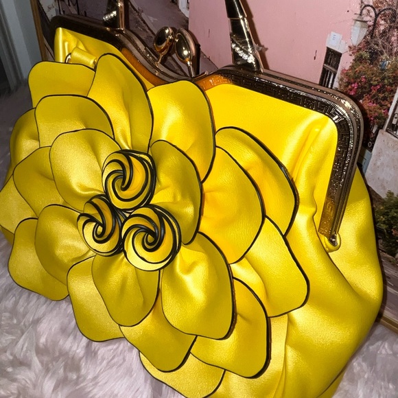 Yellow Flower Satchel NEW - Picture 2 of 8